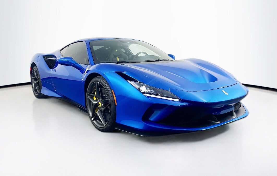 Which photo—top or bottom—has the best lighting, sharpness, and flooring?