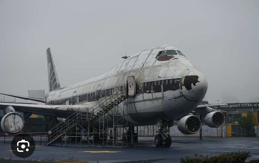 Would You Fly on a Plane If the Photos Looked Bad?