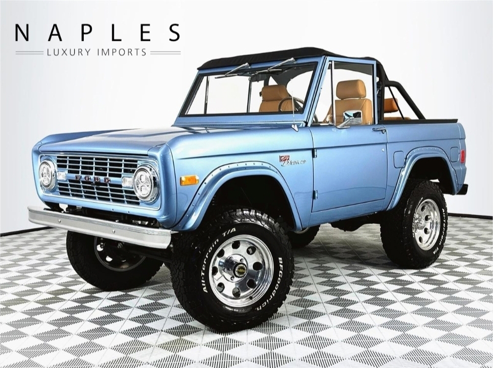 Vintage Bronco in a 360Booth® vehicle photo studio