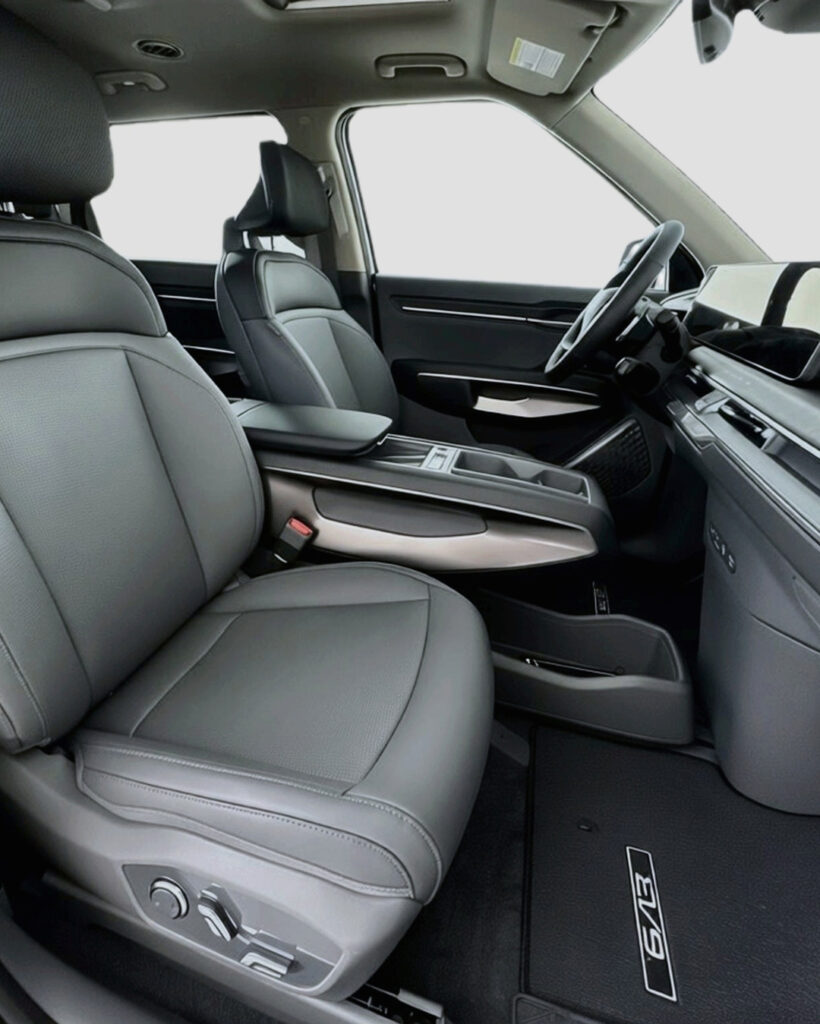 KIA SUV in an SUV Photo Booth