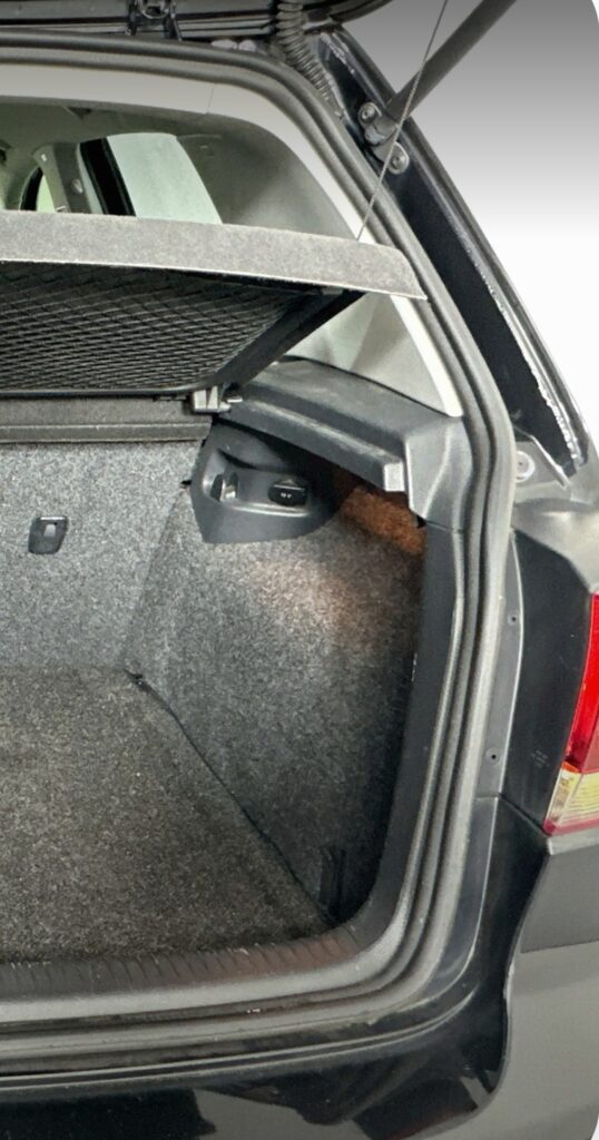 SUV in a 360Booth® SUV Photo Booth
