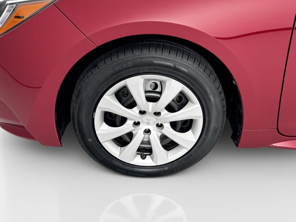 Wheel and tire of a 2026 Kia Sorento Hybrid photographed in a 360Booth